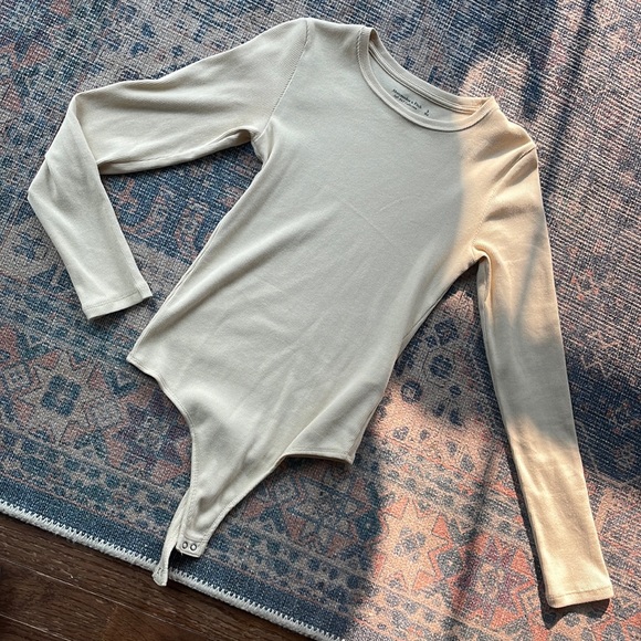 Abercrombie cream bodysuit. Size Small. Excellent condition. - Picture 1 of 4